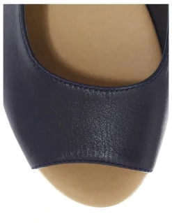 Wide Steps Belmont Sandals in Navy Leather