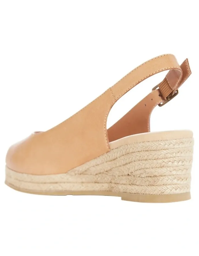 Wide Steps Belmont Sandals in Tan