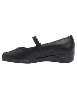 Wide Steps Brianna Black Glove Flat Shoes
