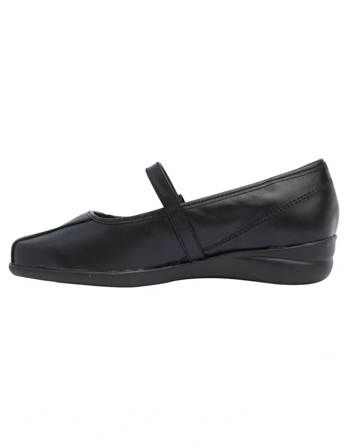 Wide Steps Brianna Black Glove Flat Shoes