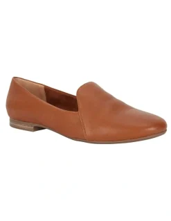 Wide Steps Castle Cognac Glove Flat Shoes