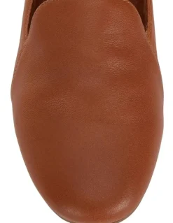 Wide Steps Castle Cognac Glove Flat Shoes