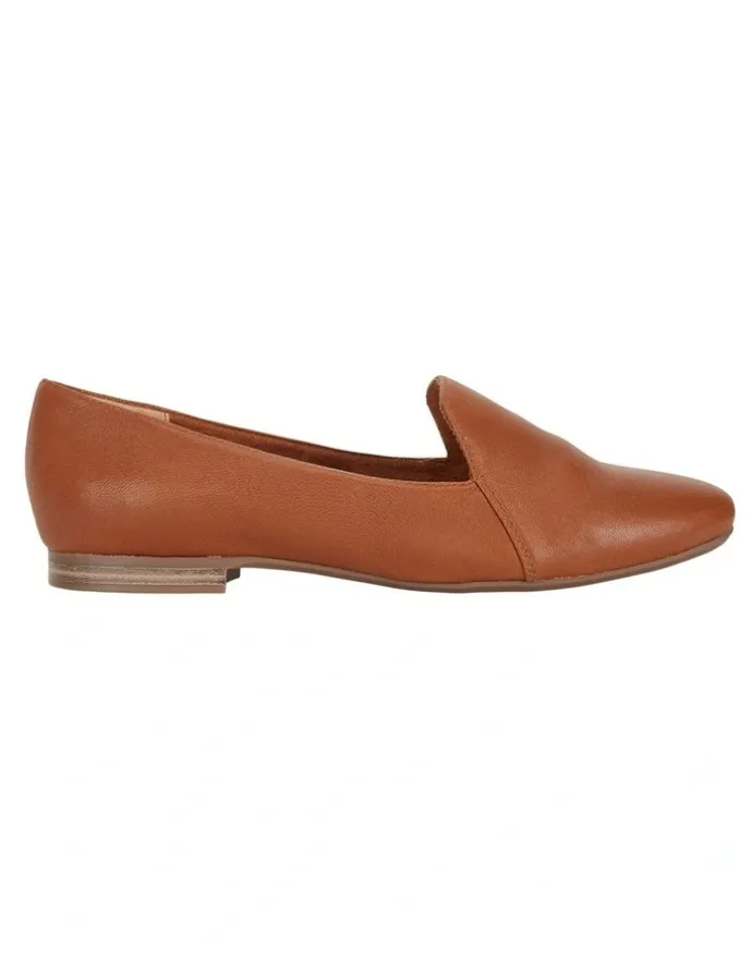 Wide Steps Castle Cognac Glove Flat Shoes