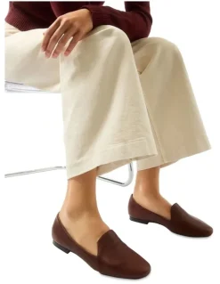 Wide Steps Castle Flat Shoes in Chocolate Glove