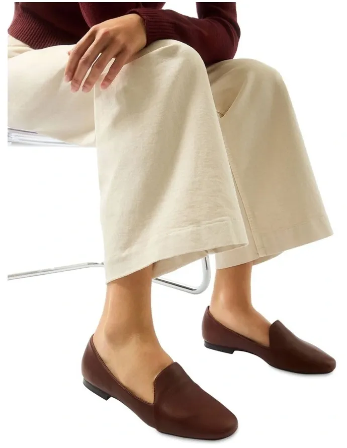 Wide Steps Castle Flat Shoes in Chocolate Glove