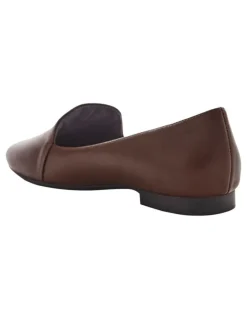 Wide Steps Castle Flat Shoes in Chocolate Glove