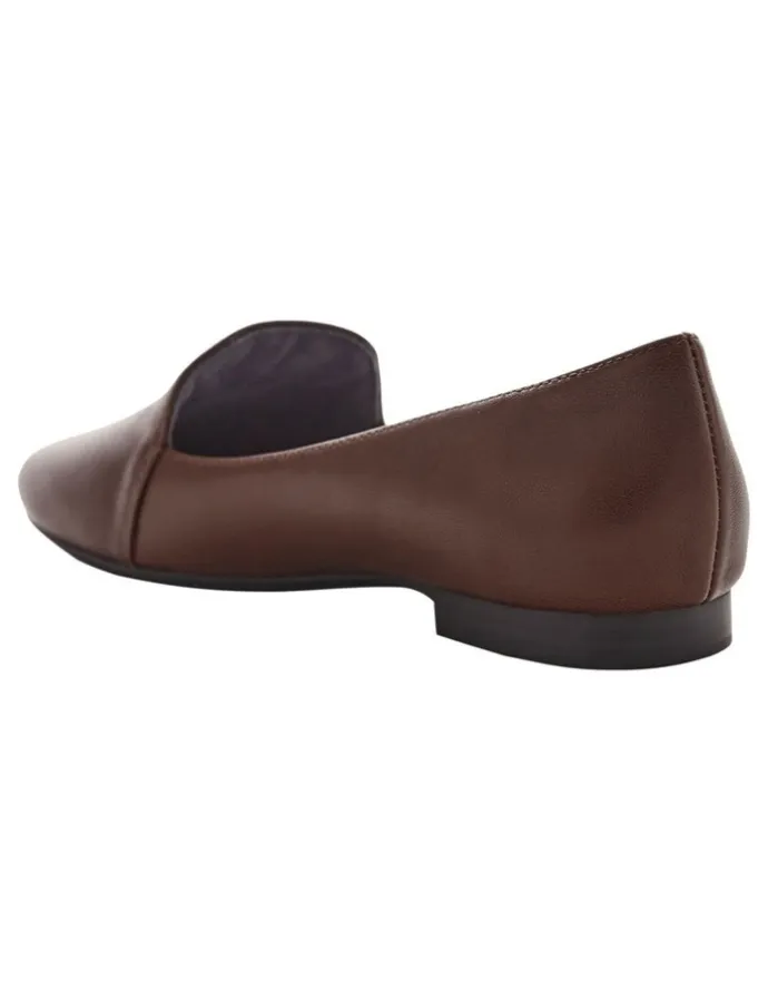 Wide Steps Castle Flat Shoes in Chocolate Glove