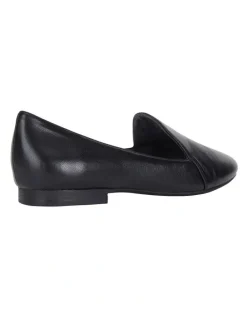Wide Steps Castle Flat Shoes in Black Glove