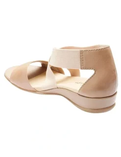 Wide Steps Chester Nude Glove Sandals