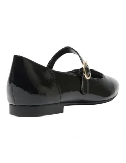 Wide Steps Colby Flat Leather Shoes in Black