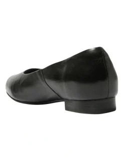 Wide Steps Dame Flat Shoes in Black Leather