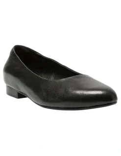 Wide Steps Dame Flat Shoes in Black Leather
