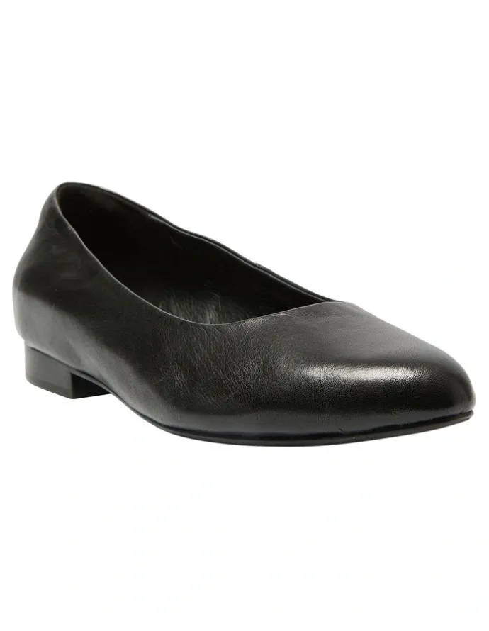 Wide Steps Dame Flat Shoes in Black Leather