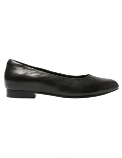 Wide Steps Dame Flat Shoes in Black Leather
