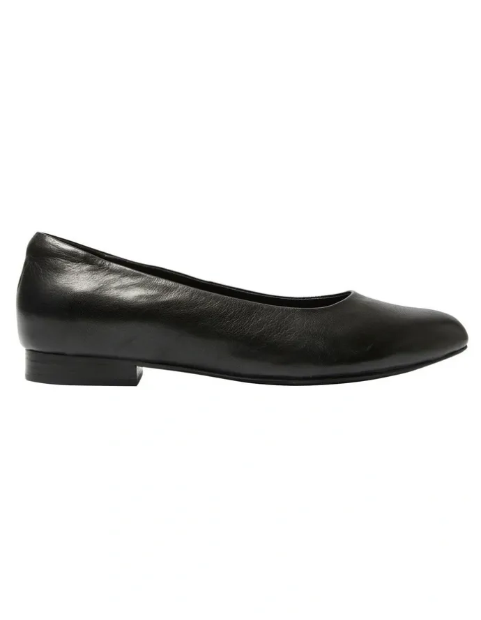 Wide Steps Dame Flat Shoes in Black Leather