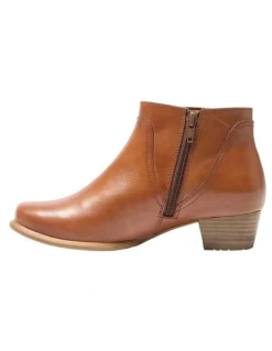 Wide Steps Delmar Boots in Mid Brown Leather