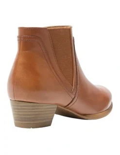Wide Steps Delmar Boots in Mid Brown Leather