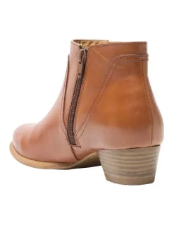 Wide Steps Delmar Boots in Mid Brown Leather