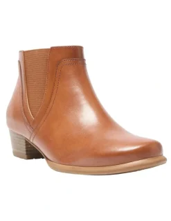 Wide Steps Delmar Boots in Mid Brown Leather