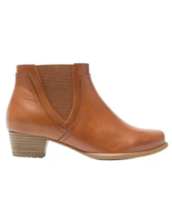 Wide Steps Delmar Boots in Mid Brown Leather