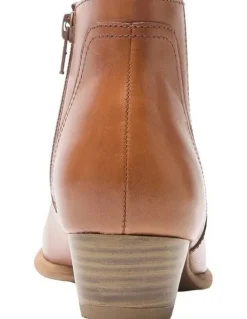 Wide Steps Delmar Boots in Mid Brown Leather