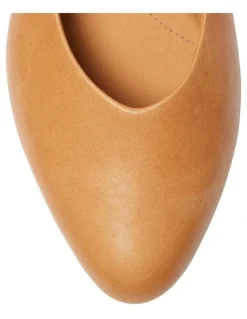 Wide Steps Delta Flat Shoes in Tan Leather