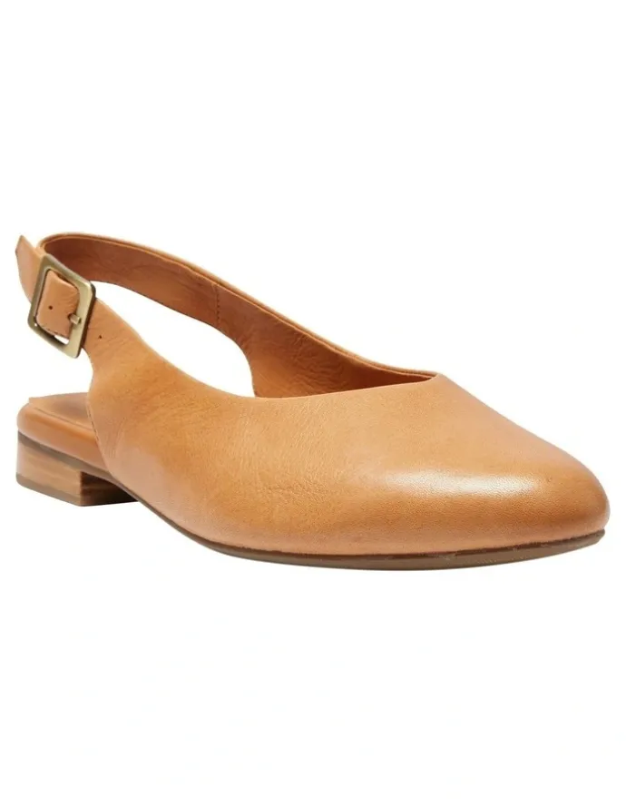 Wide Steps Delta Flat Shoes in Tan Leather