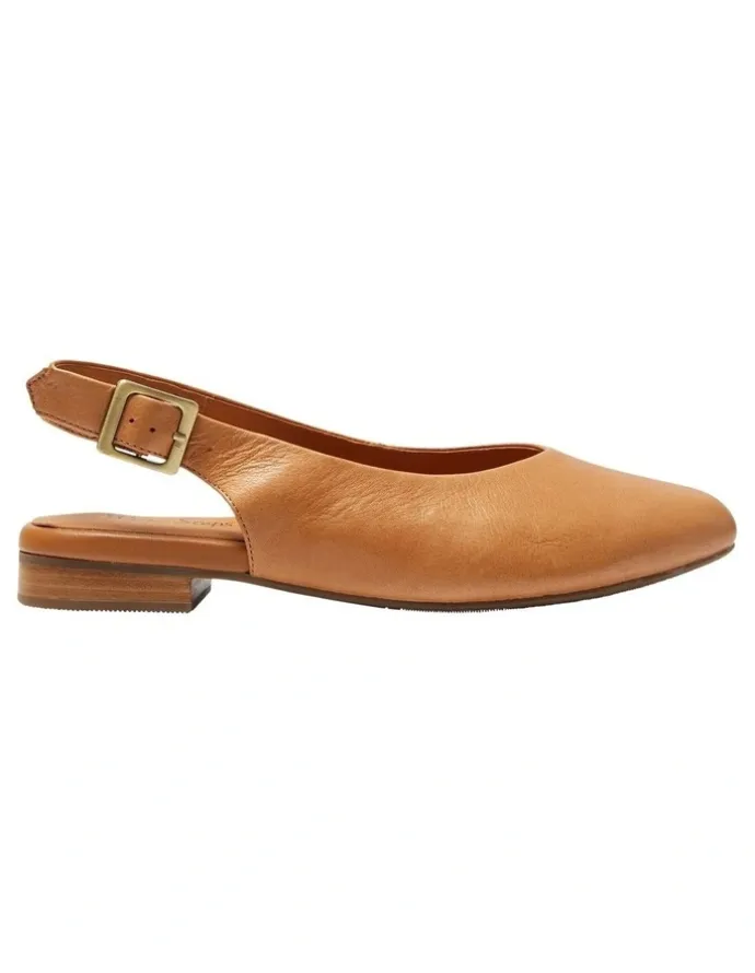 Wide Steps Delta Flat Shoes in Tan Leather