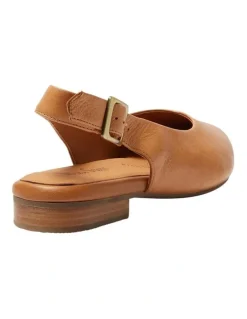 Wide Steps Delta Flat Shoes in Tan Leather