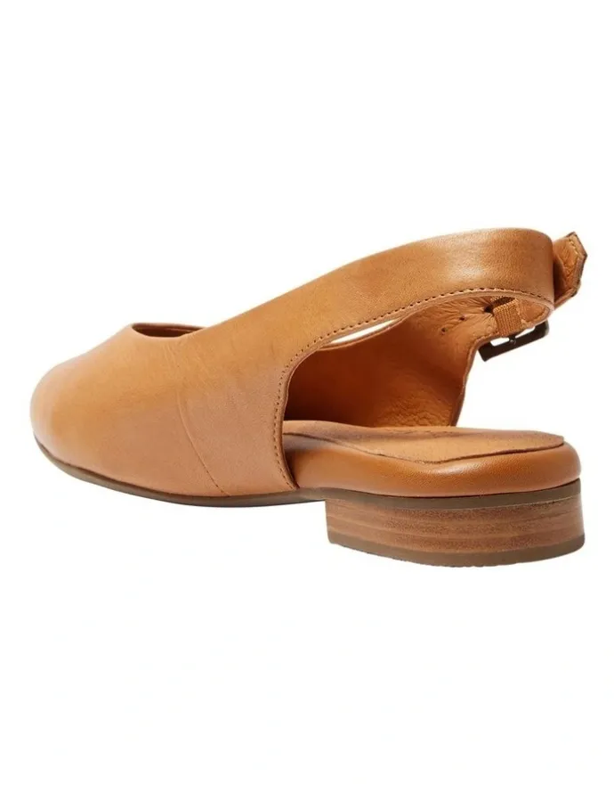 Wide Steps Delta Flat Shoes in Tan Leather