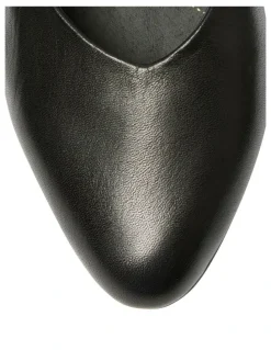 Wide Steps Delta Flat Shoes in Black Leather