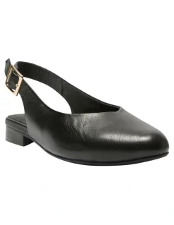 Wide Steps Delta Flat Shoes in Black Leather