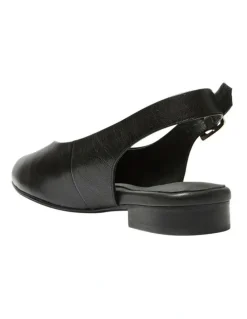 Wide Steps Delta Flat Shoes in Black Leather