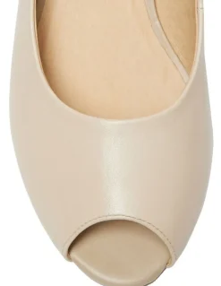 Wide Steps Hilary Heeled Shoes in Nude Leather