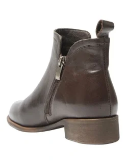 Wide Steps Lance Boots in Chocolate
