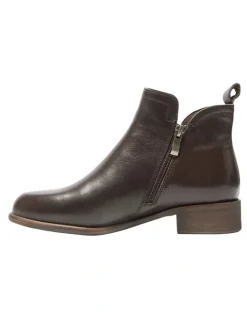 Wide Steps Lance Boots in Chocolate