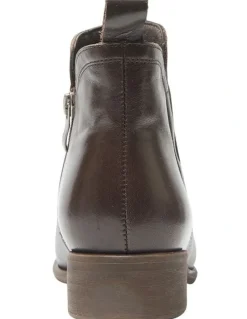 Wide Steps Lance Boots in Chocolate