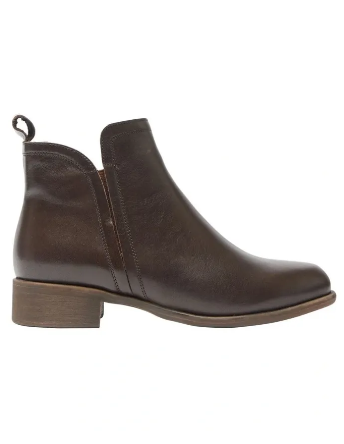 Wide Steps Lance Boots in Chocolate