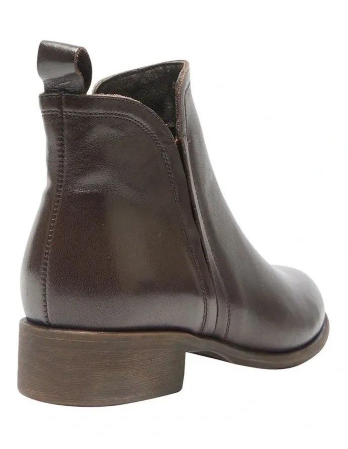 Wide Steps Lance Boots in Chocolate