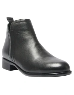 Wide Steps Lance Boots in Black Leather