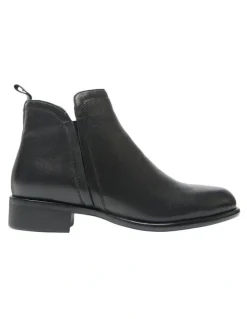 Wide Steps Lance Boots in Black Leather