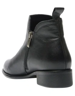 Wide Steps Lance Boots in Black Leather
