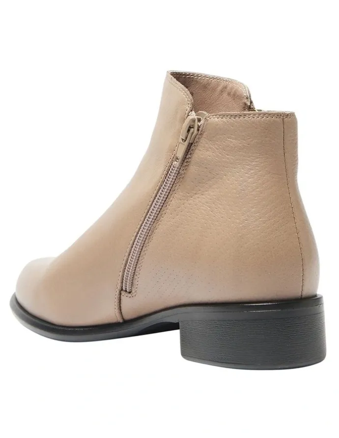Wide Steps Lorenzo Boots in Taupe Leather