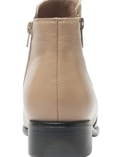 Wide Steps Lorenzo Boots in Taupe Leather