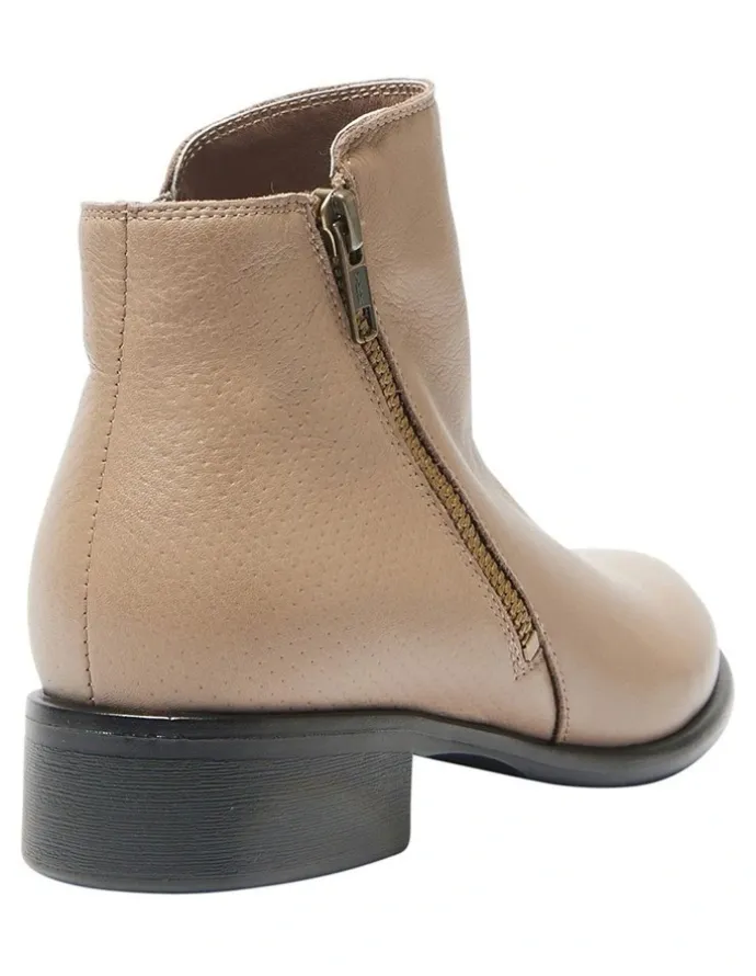 Wide Steps Lorenzo Boots in Taupe Leather