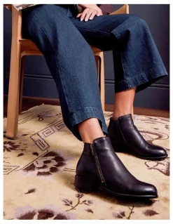 Wide Steps Lorenzo Boots in Black Leather