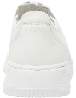 Wide Steps Newport Sneakers in White Leather