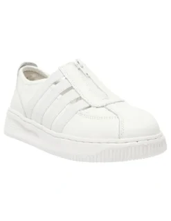 Wide Steps Newport Sneakers in White Leather