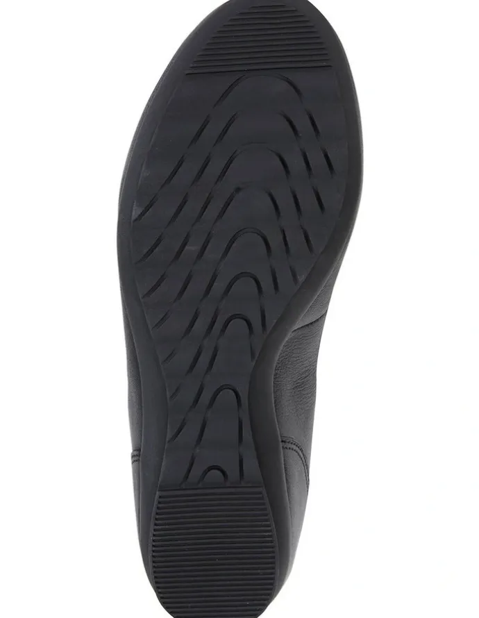 Wide Steps Norah Black Glove Heeled Shoes