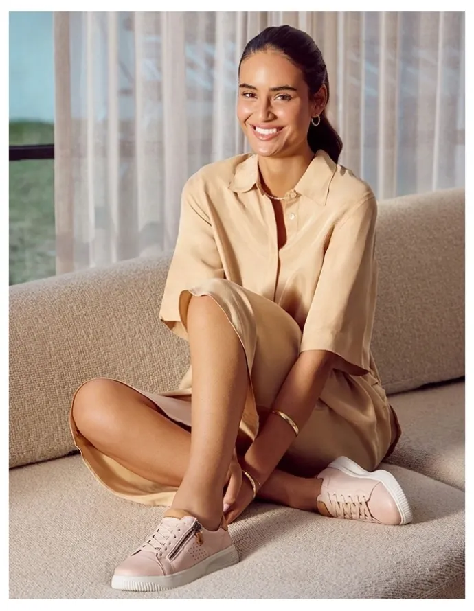 Wide Steps Novella Blush / Tan Glove Sneakers